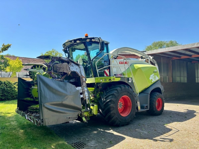CLAAS JAGUAR 870 4WD with ORBIS 600 and PU 300: a 585 hp forage harvester for maize and grass silage