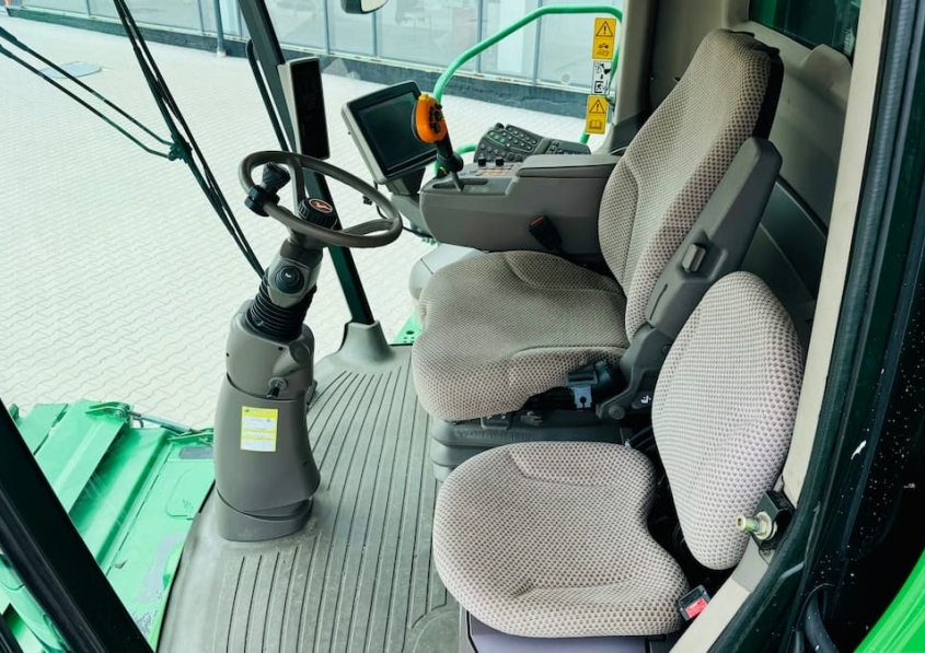 John Deere T670i HillMaster + 630R